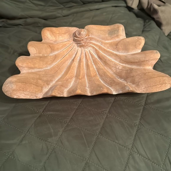 Vintage tan faux wood large seashell decor bowl - Picture 2 of 9